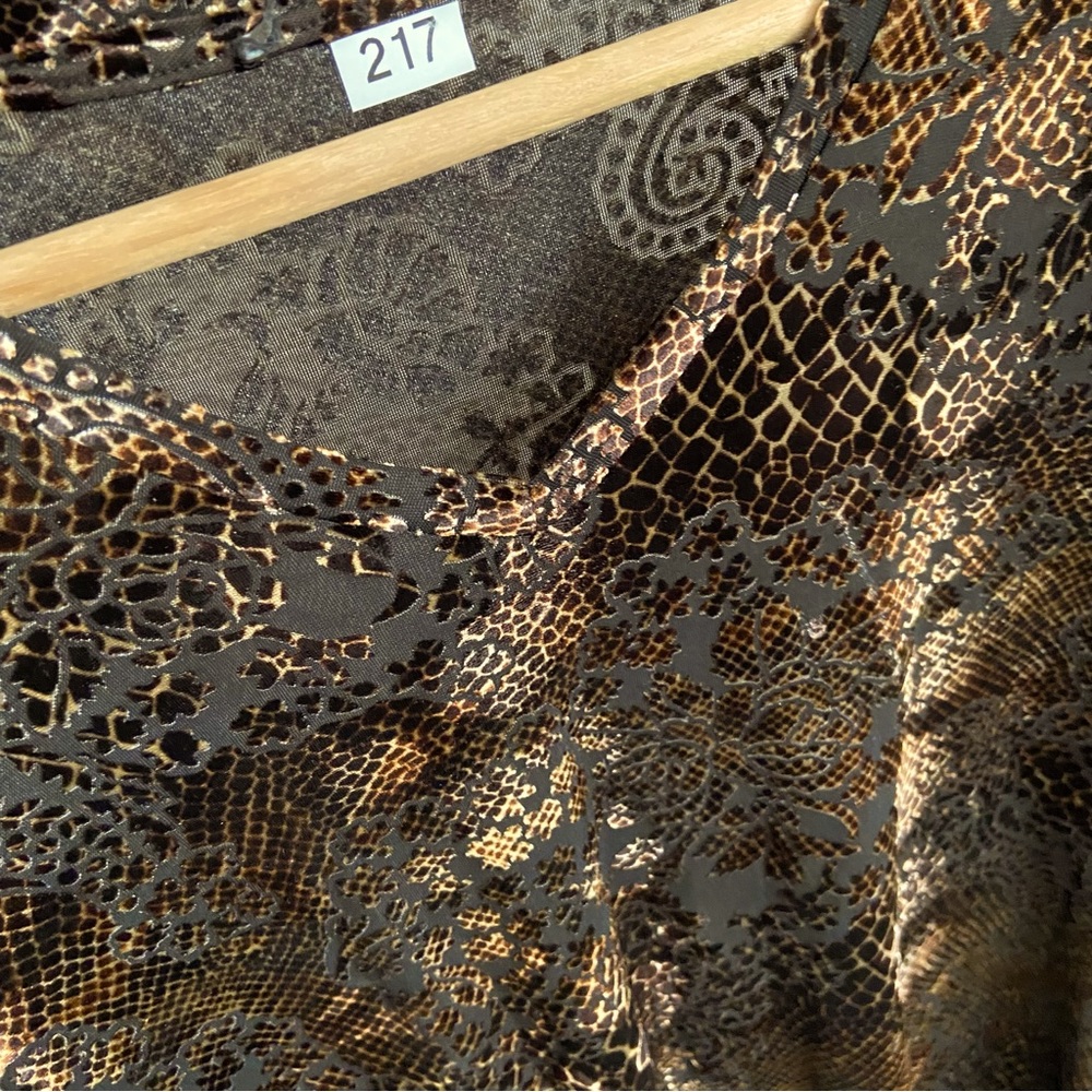 Snakeprint Burnout Blouse 💛 So Pretty - Picture 3 of 8